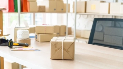 packaging-table_1339-98887