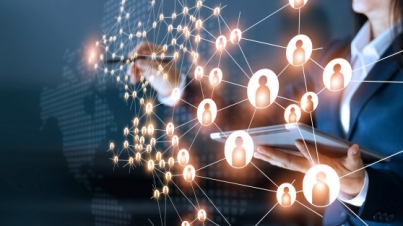 business-woman-drawing-global-structure-networking-data-exchanges-customer-connection_34200-270